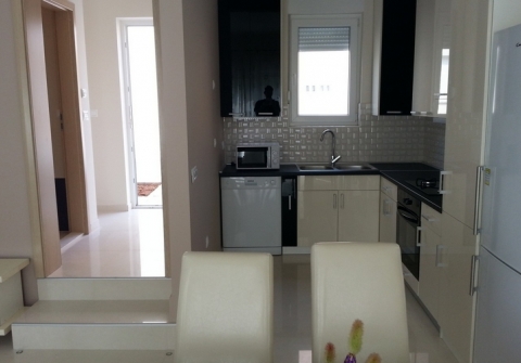 Orange-Two bedroom apartment with terrace