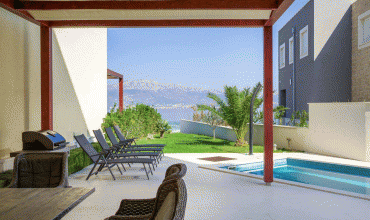 Apartment for ideal holiday for up to 6 people with a private pool right on the beach - D1 - AE1201