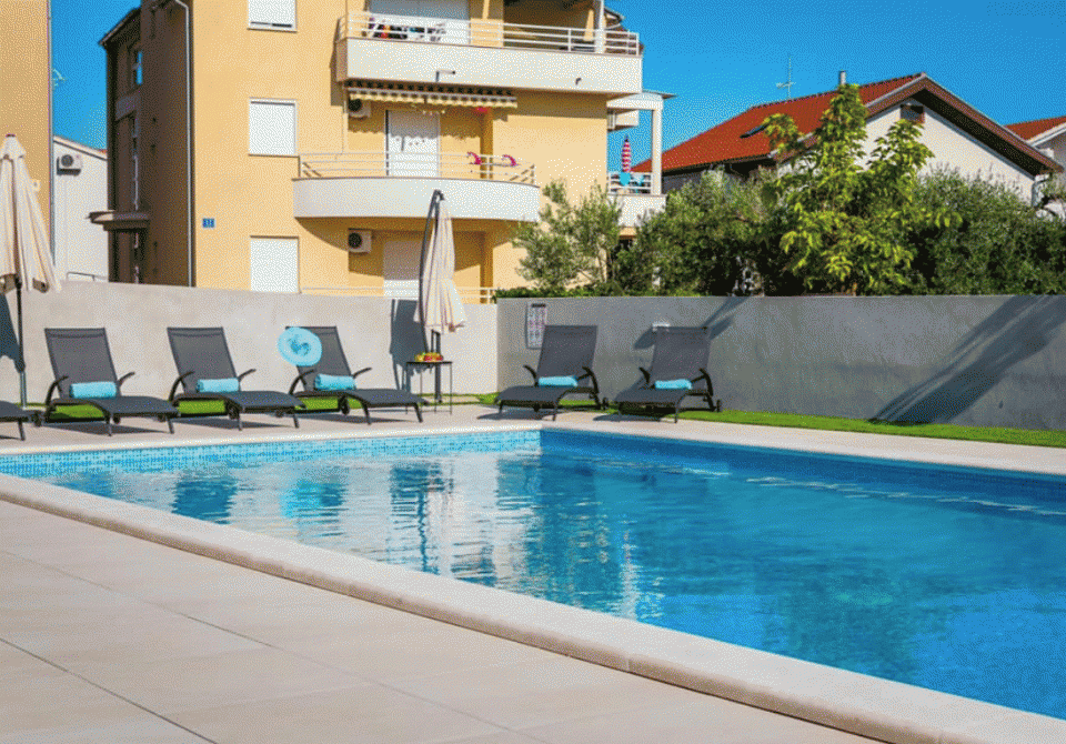 Seaview A3 two bedroom apartment with pool AE1419